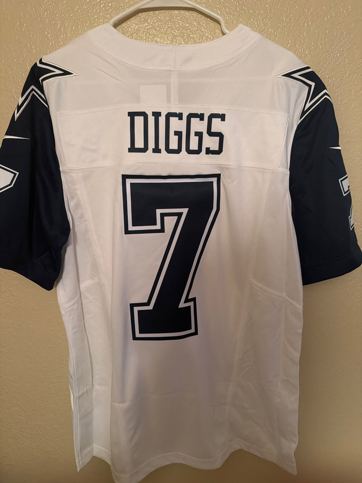 Brand New Dallas Cowboys Trevon Diggs #7 Jersey Size L - Nike