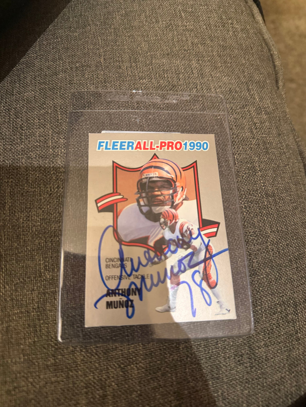 Anthony Munoz Jersey and Autograph Fleer All-Pro 1990 Card
