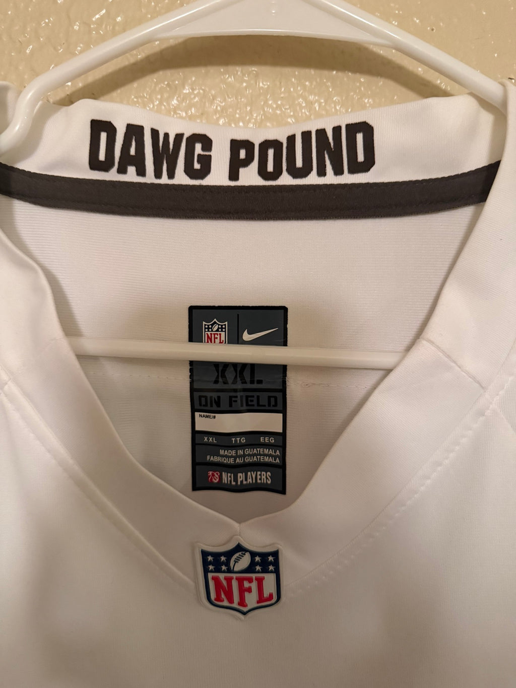 Dawg Pound collar detail